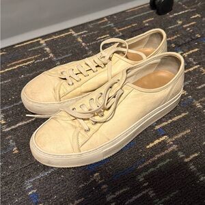 Common Projects Cream Low-Top Sneakers Classic Minimalist Design